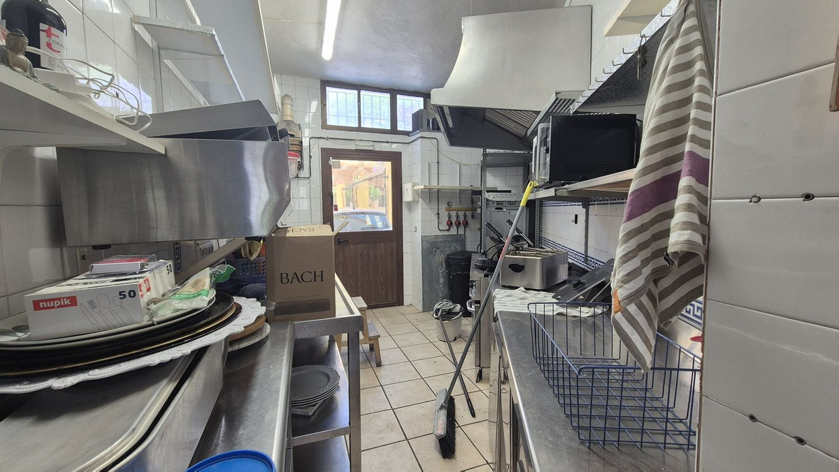 2 Bed Commercial unit for sale in Fuengirola Costa Del Sol, Málaga, Spain