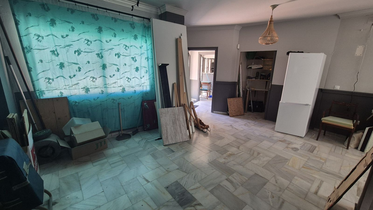 2 Bed Commercial unit for sale in Fuengirola Costa Del Sol, Málaga, Spain