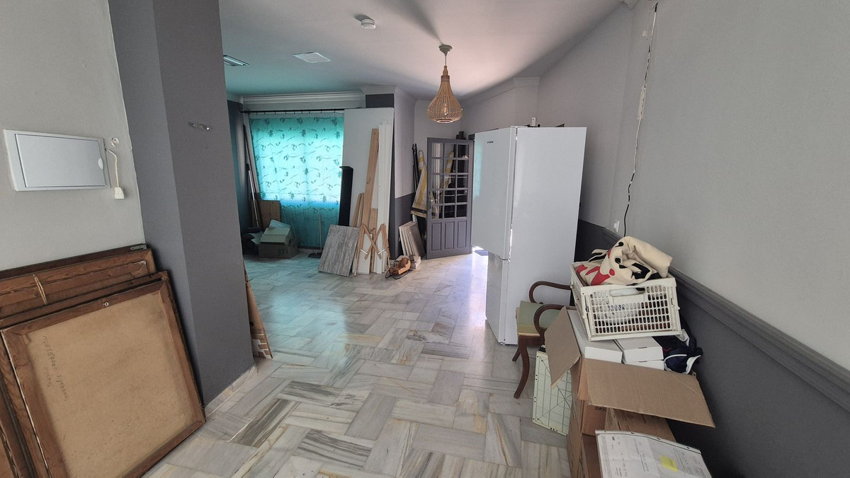 2 Bed Commercial unit for sale in Fuengirola Costa Del Sol, Málaga, Spain