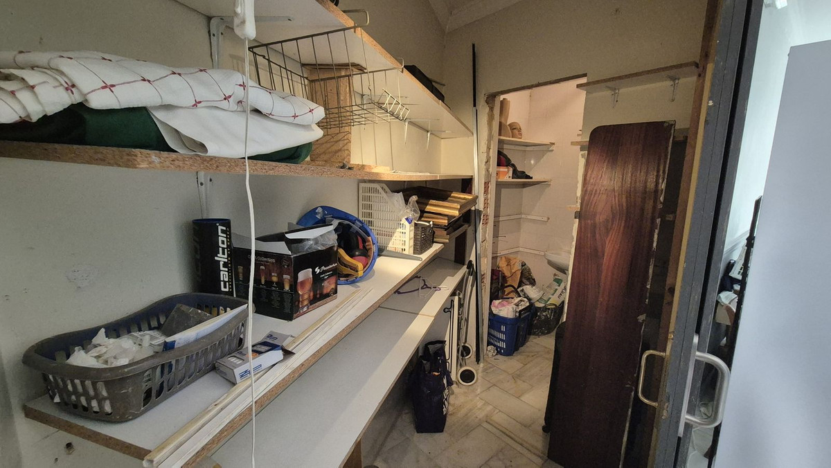 2 Bed Commercial unit for sale in Fuengirola Costa Del Sol, Málaga, Spain