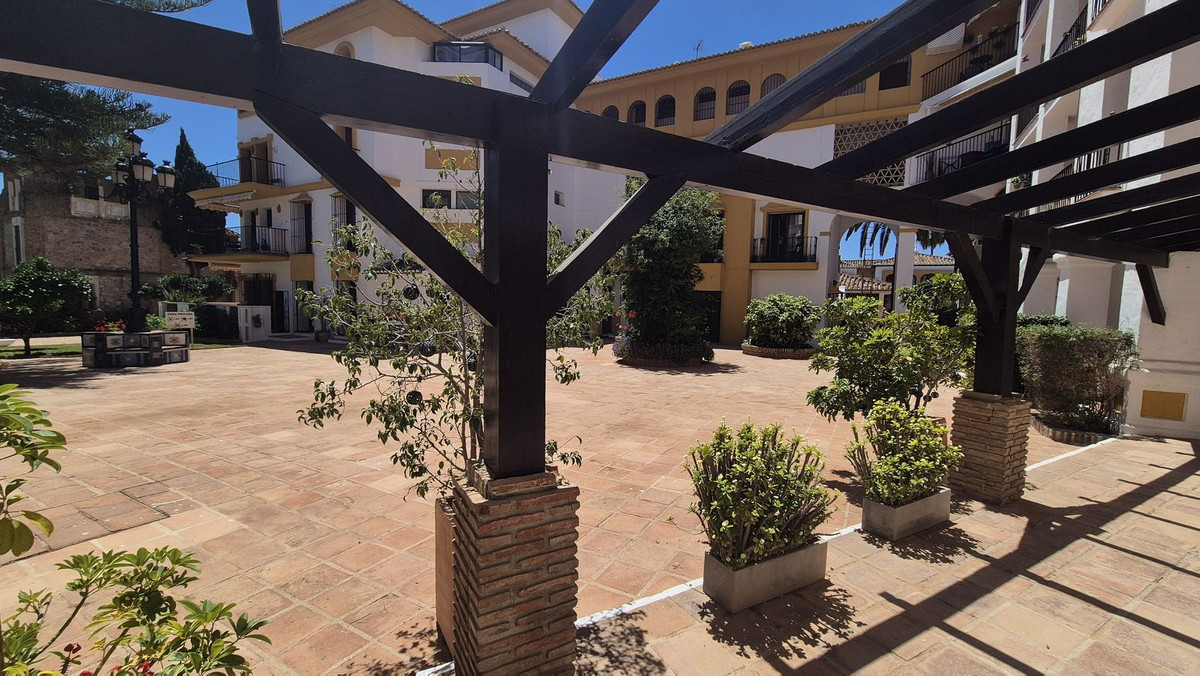 2 Bed Commercial unit for sale in Fuengirola Costa Del Sol, Málaga, Spain