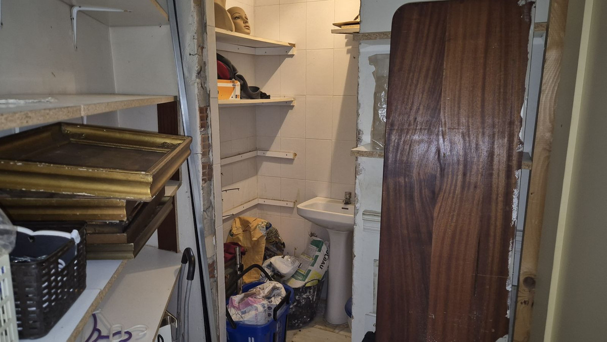 2 Bed Commercial unit for sale in Fuengirola Costa Del Sol, Málaga, Spain