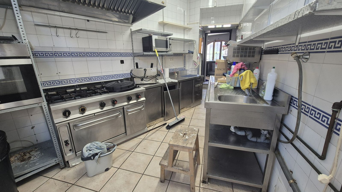 2 Bed Commercial unit for sale in Fuengirola Costa Del Sol, Málaga, Spain