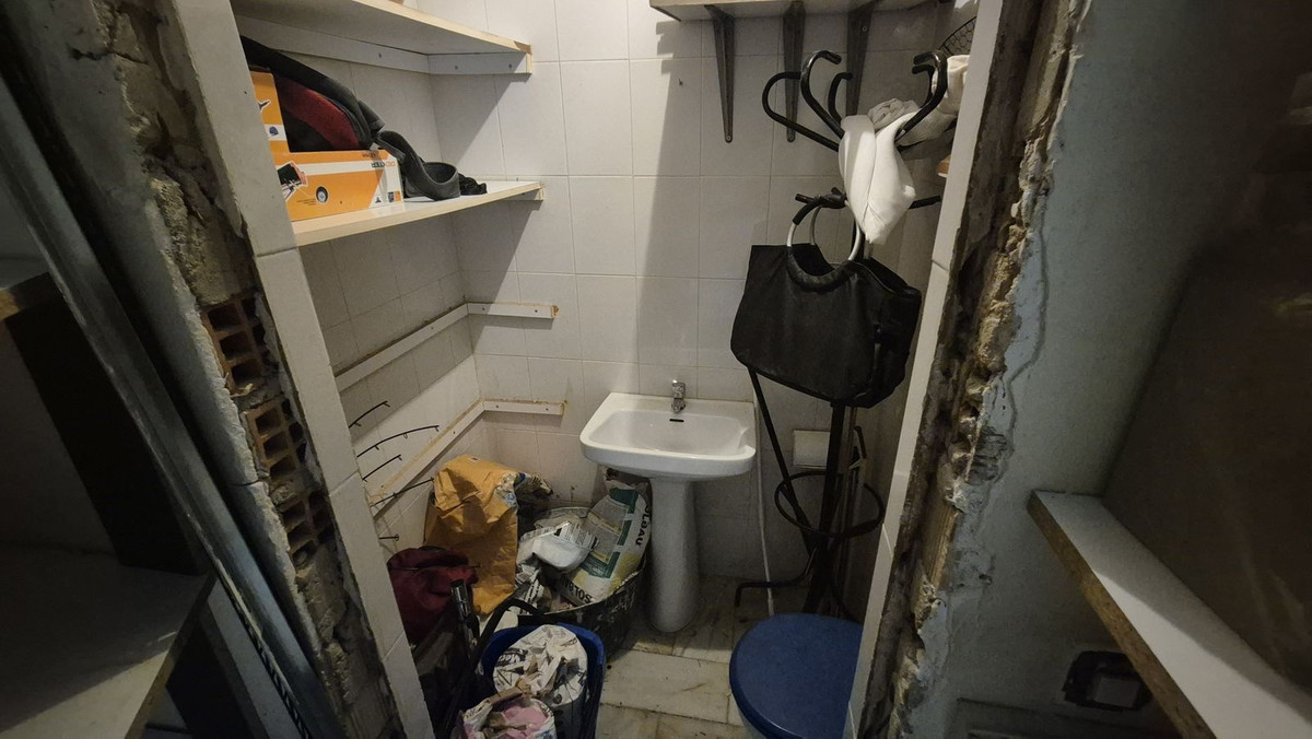 2 Bed Commercial unit for sale in Fuengirola Costa Del Sol, Málaga, Spain