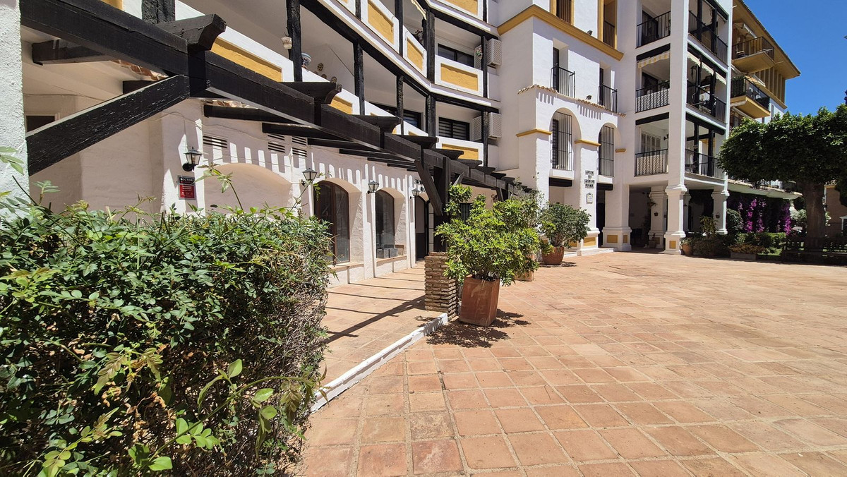 2 Bed Commercial unit for sale in Fuengirola Costa Del Sol, Málaga, Spain