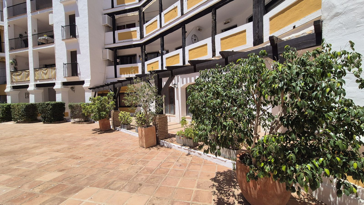 2 Bed Commercial unit for sale in Fuengirola Costa Del Sol, Málaga, Spain