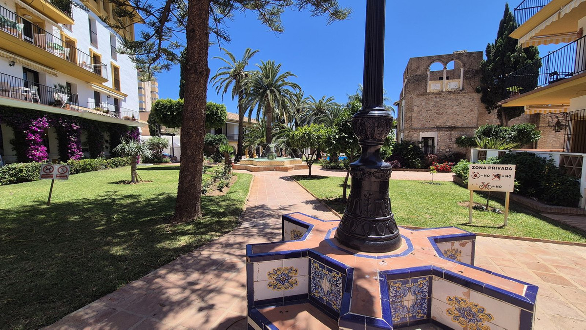 2 Bed Commercial unit for sale in Fuengirola Costa Del Sol, Málaga, Spain