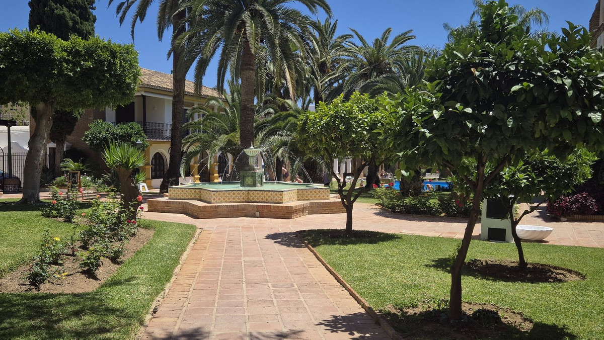 2 Bed Commercial unit for sale in Fuengirola Costa Del Sol, Málaga, Spain