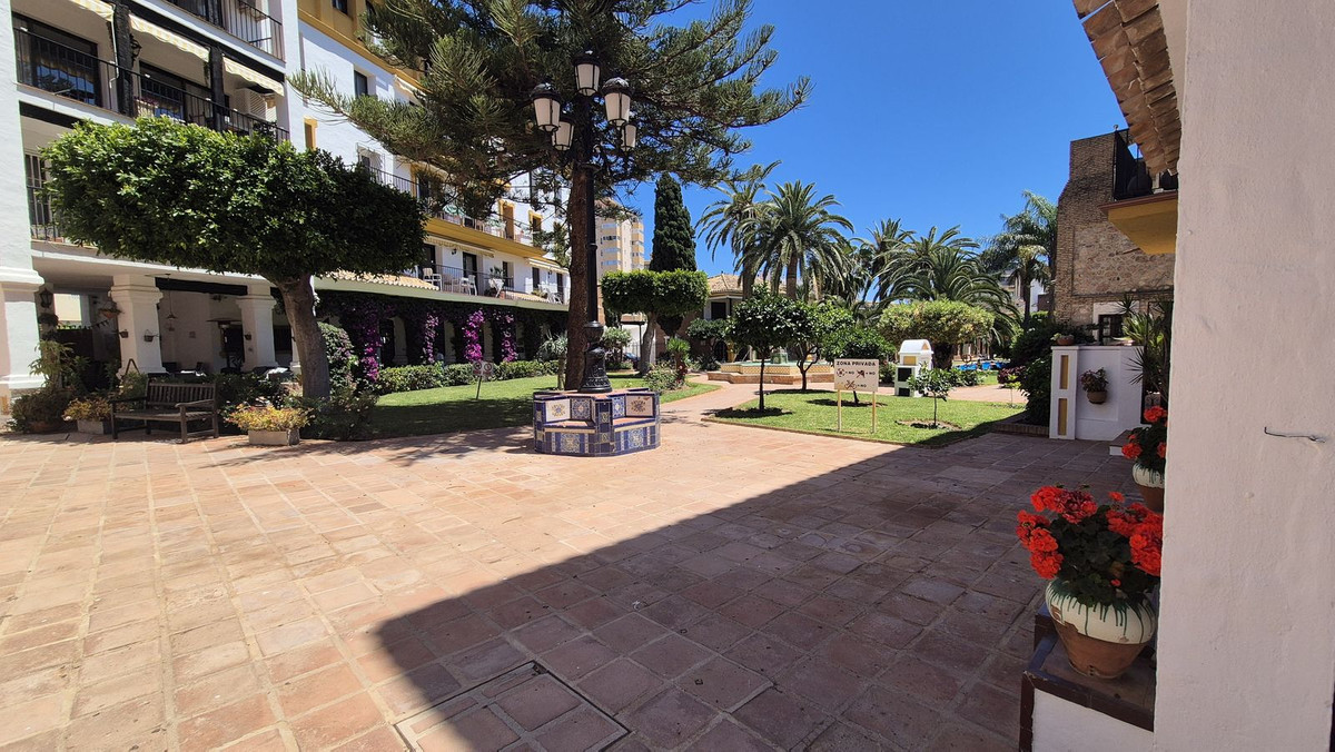 2 Bed Commercial unit for sale in Fuengirola Costa Del Sol, Málaga, Spain