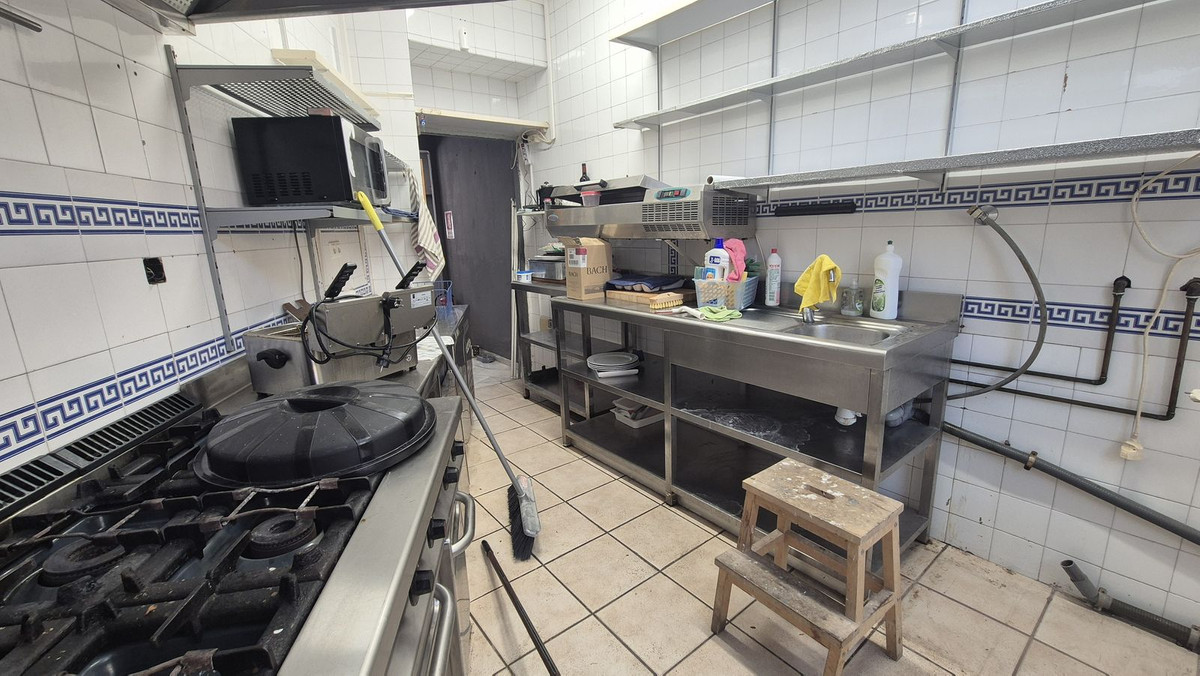 2 Bed Commercial unit for sale in Fuengirola Costa Del Sol, Málaga, Spain
