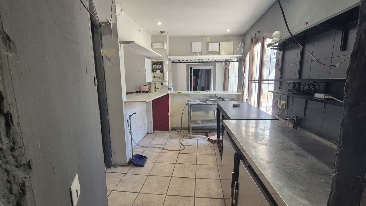2 Bed Commercial unit for sale in Fuengirola Costa Del Sol, Málaga, Spain