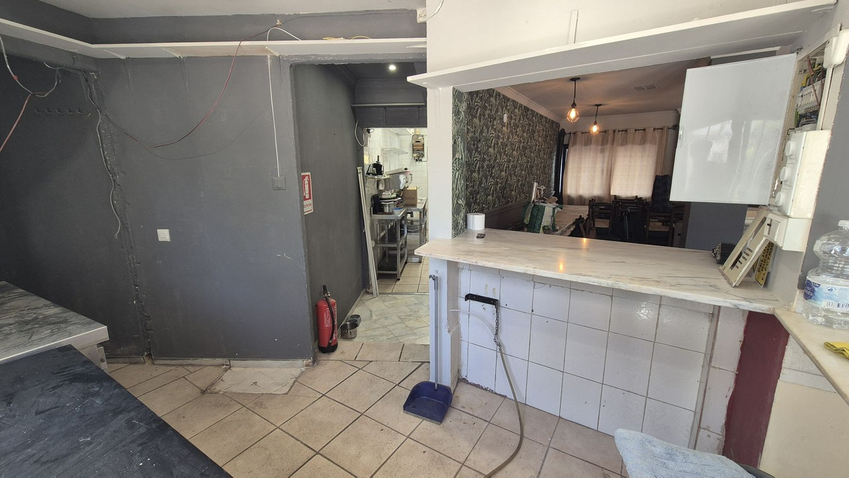 2 Bed Commercial unit for sale in Fuengirola Costa Del Sol, Málaga, Spain