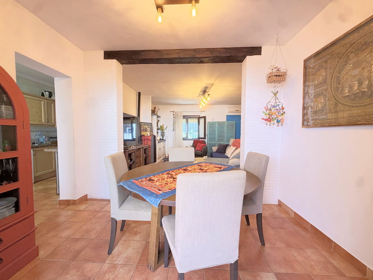 3 Bed Townhouse for sale in Benahavís Costa Del Sol, Málaga, Spain