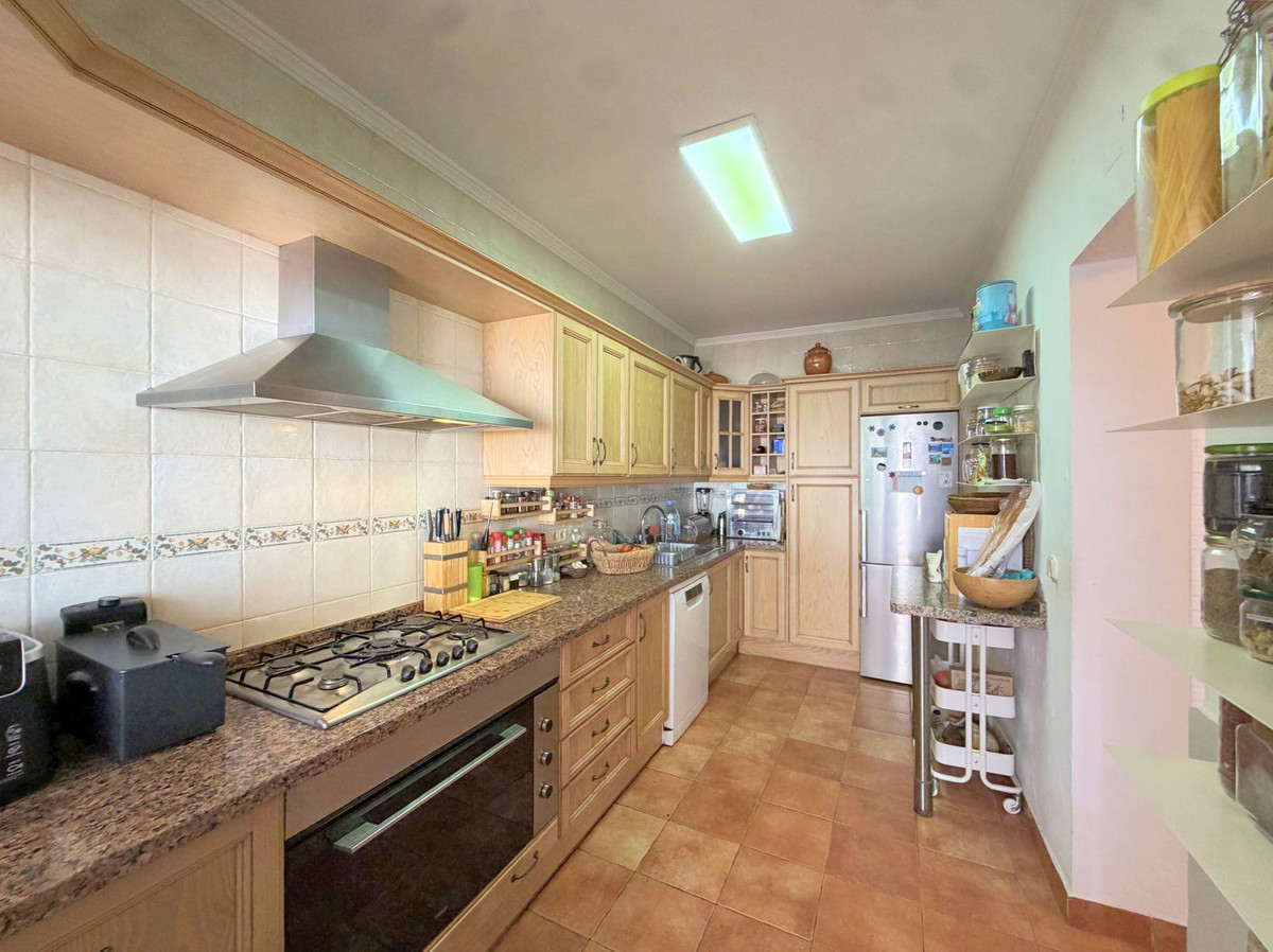 3 Bed Townhouse for sale in Benahavís Costa Del Sol, Málaga, Spain