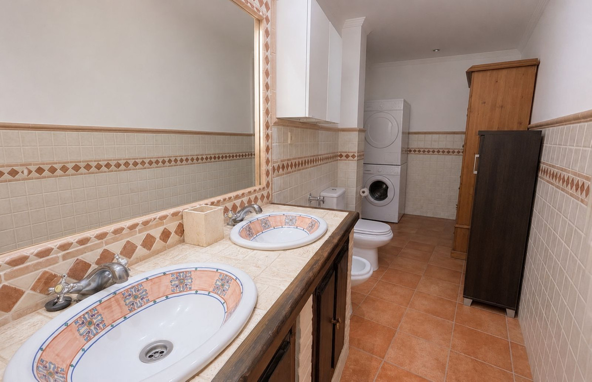3 Bed Townhouse for sale in Benahavís Costa Del Sol, Málaga, Spain