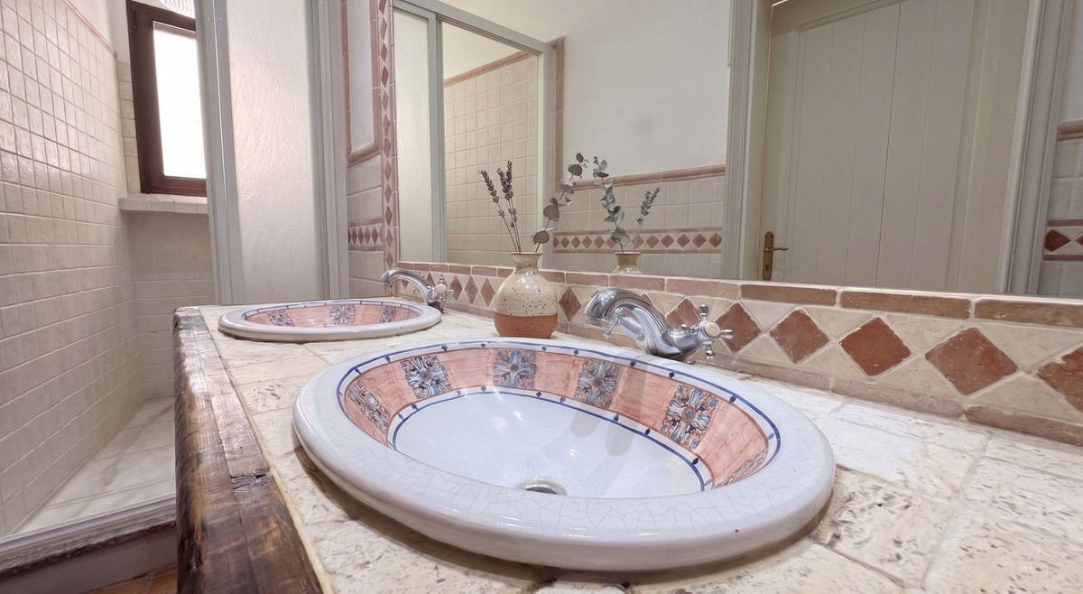 3 Bed Townhouse for sale in Benahavís Costa Del Sol, Málaga, Spain