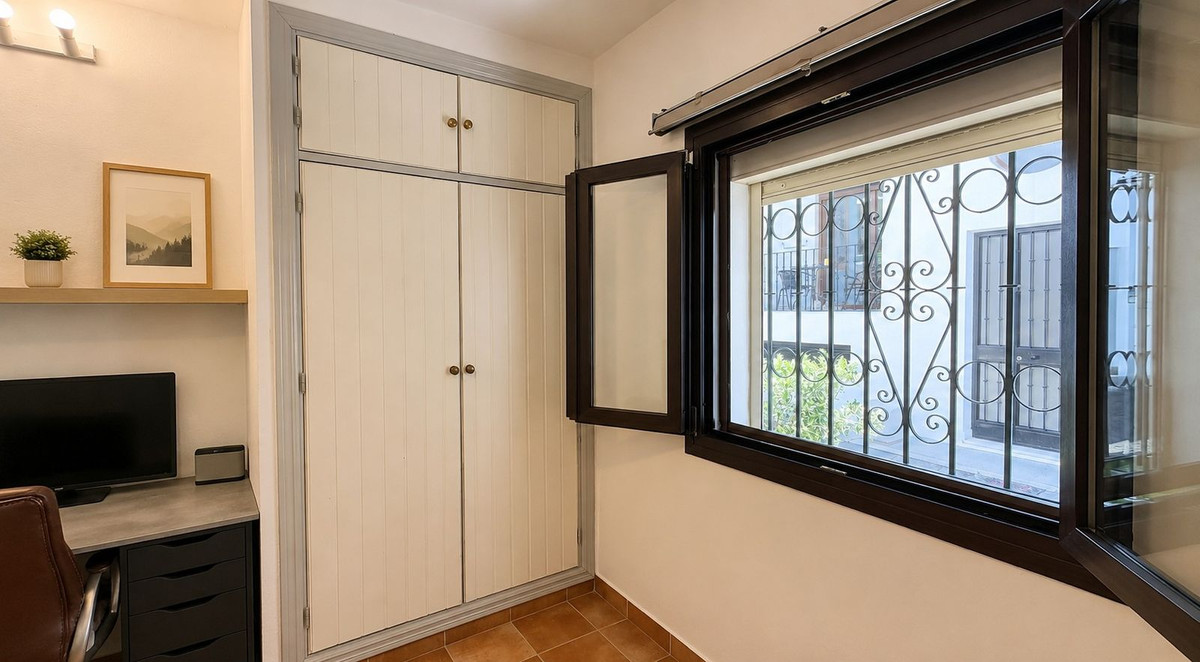 3 Bed Townhouse for sale in Benahavís Costa Del Sol, Málaga, Spain