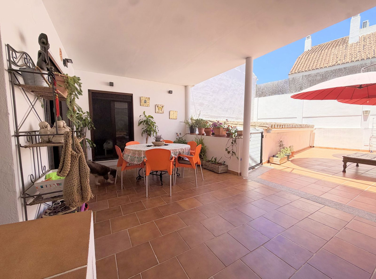 3 Bed Townhouse for sale in Benahavís Costa Del Sol, Málaga, Spain