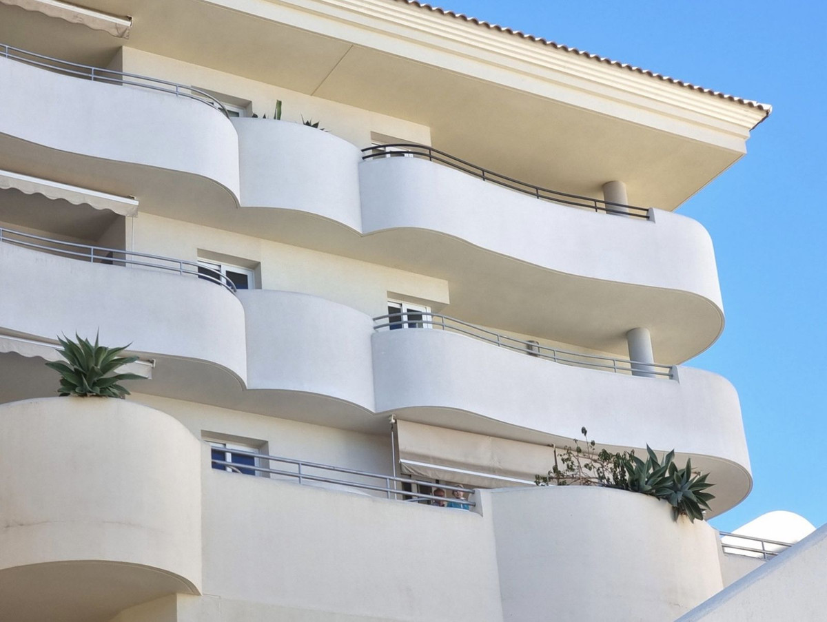 3 Bed Apartment for sale in Benalmadena Costa Costa Del Sol, Málaga, Spain