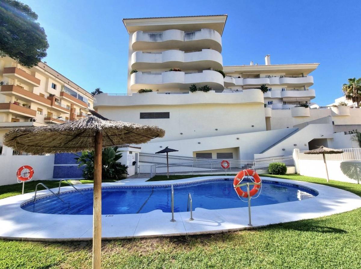 3 Bed Apartment for sale in Benalmadena Costa Costa Del Sol, Málaga, Spain