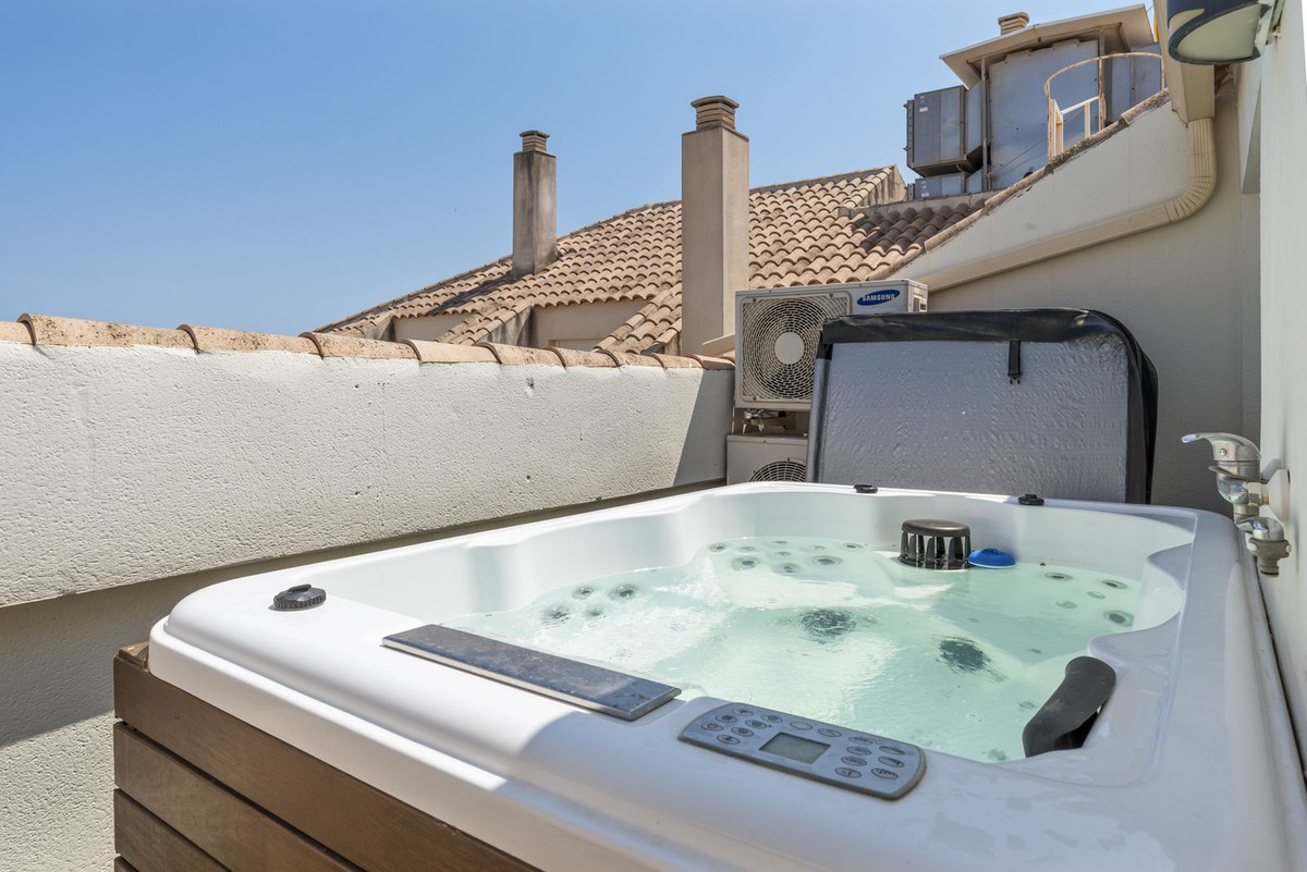 3 Bed Apartment for sale in Benalmadena Costa Costa Del Sol, Málaga, Spain