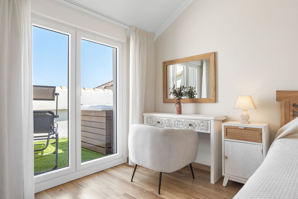 3 Bed Apartment for sale in Benalmadena Costa Costa Del Sol, Málaga, Spain