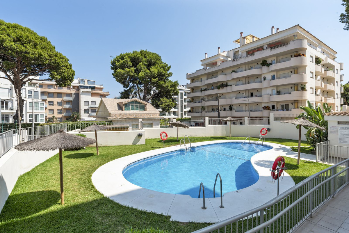 3 Bed Apartment for sale in Benalmadena Costa Costa Del Sol, Málaga, Spain