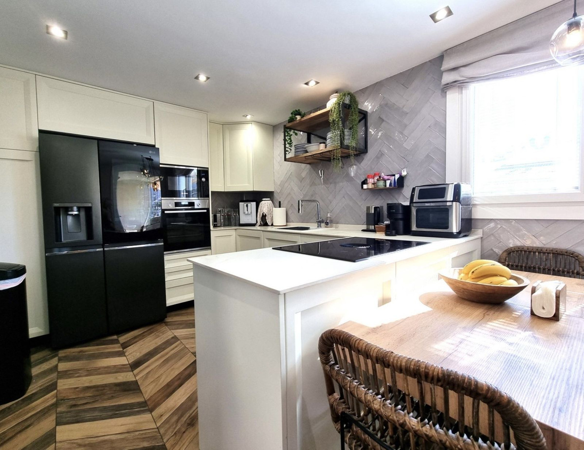 3 Bed Apartment for sale in Benalmadena Costa Costa Del Sol, Málaga, Spain