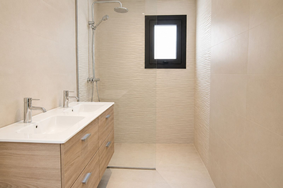 4 Bed Townhouse for sale in Fuengirola Costa Del Sol, Málaga, Spain