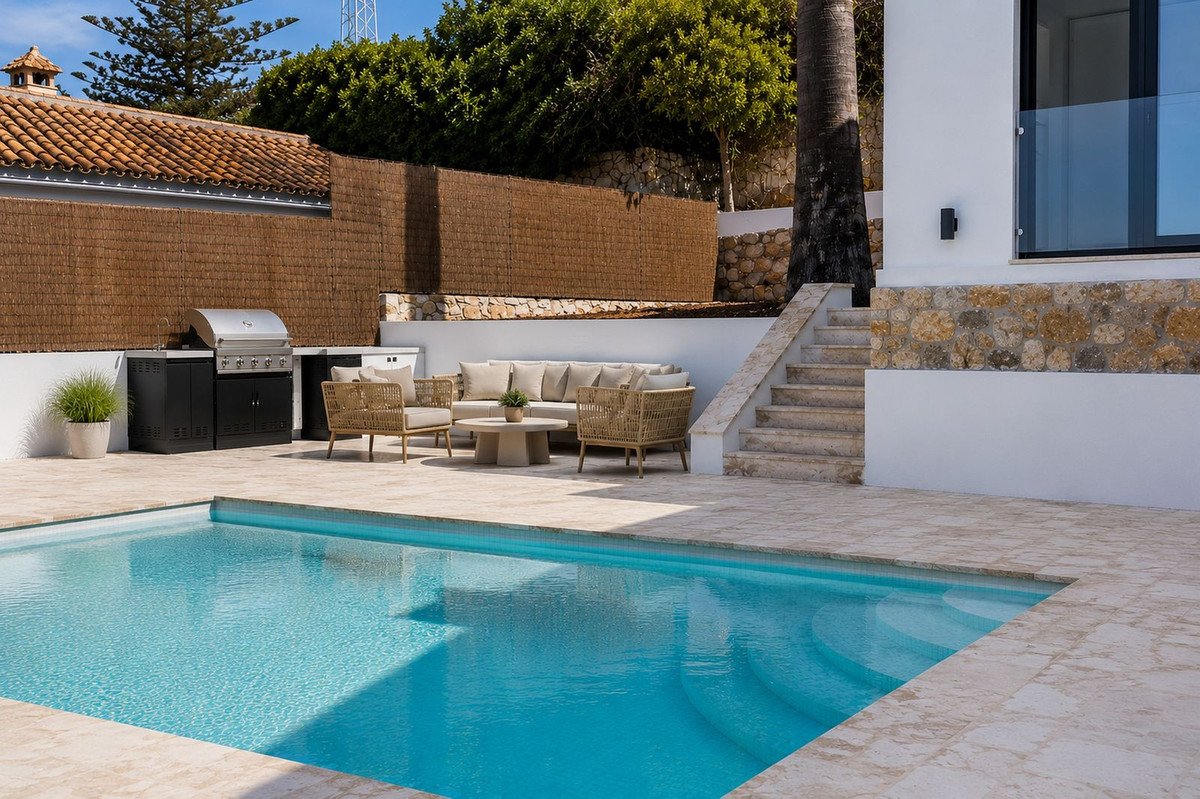 4 Bed Townhouse for sale in Fuengirola Costa Del Sol, Málaga, Spain