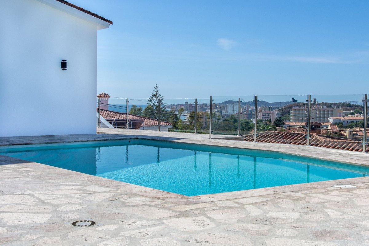 4 Bed Townhouse for sale in Fuengirola Costa Del Sol, Málaga, Spain