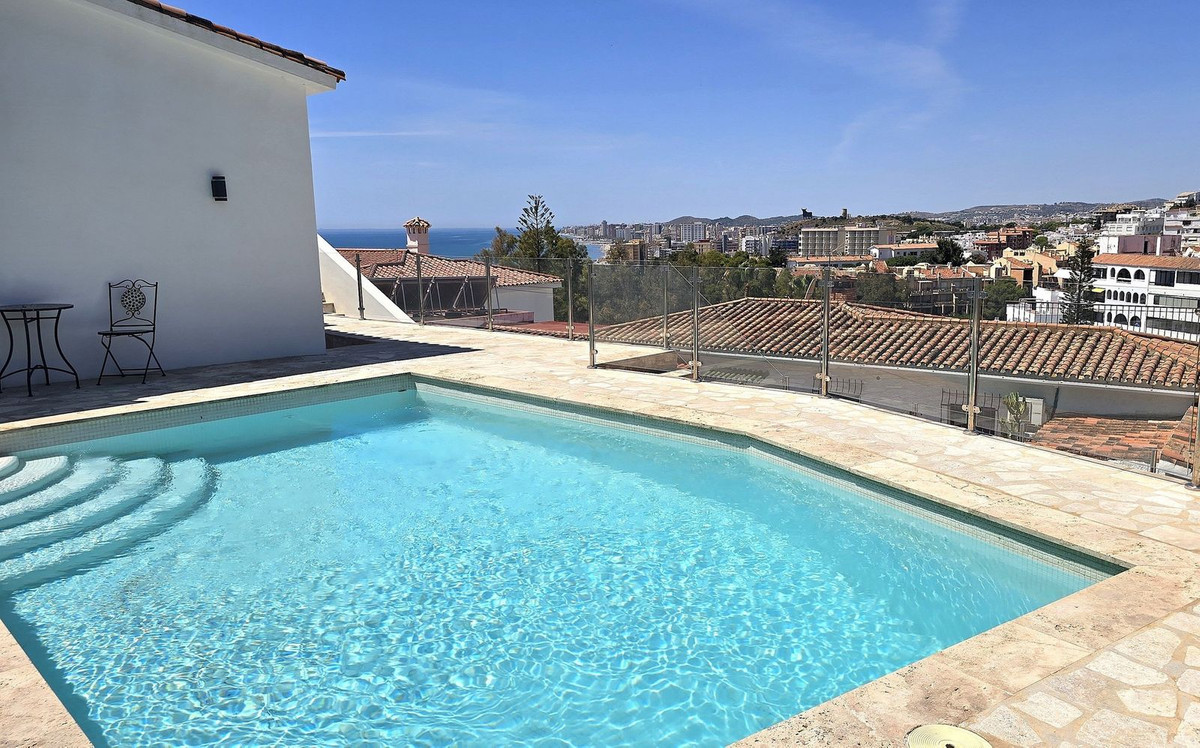 4 Bed Townhouse for sale in Fuengirola Costa Del Sol, Málaga, Spain