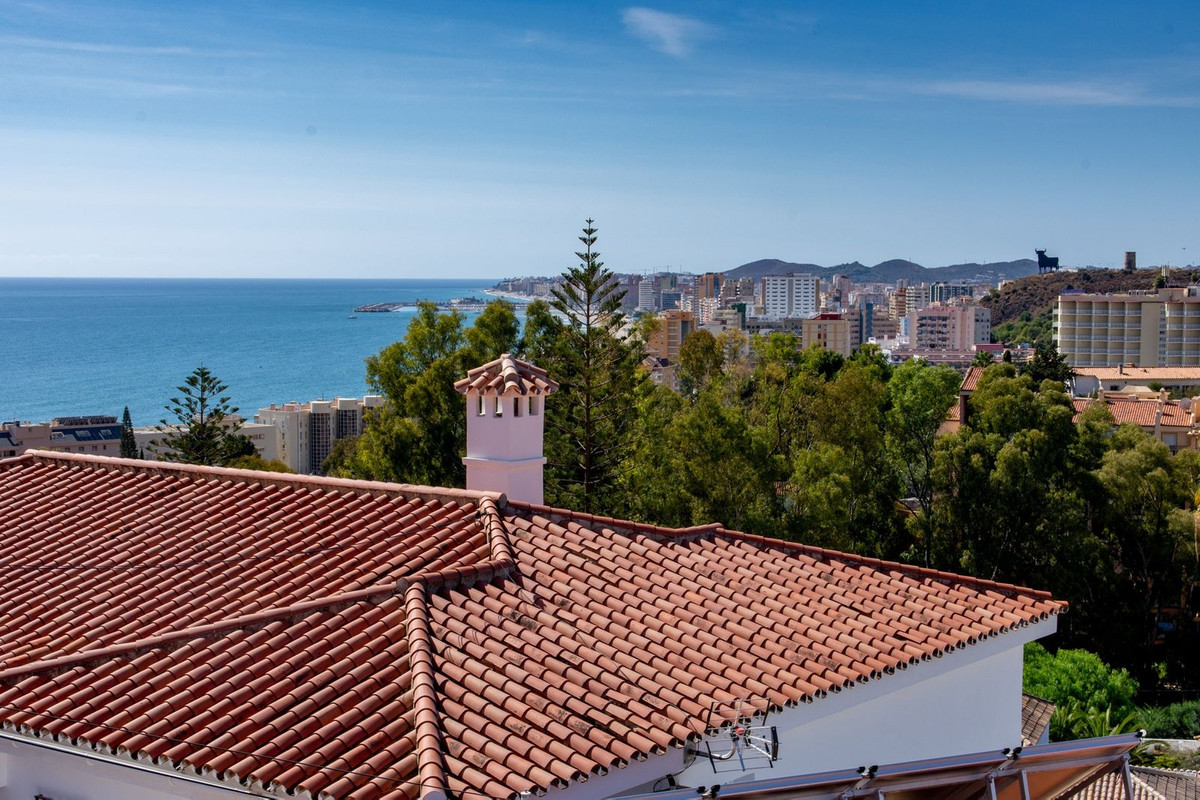 4 Bed Townhouse for sale in Fuengirola Costa Del Sol, Málaga, Spain