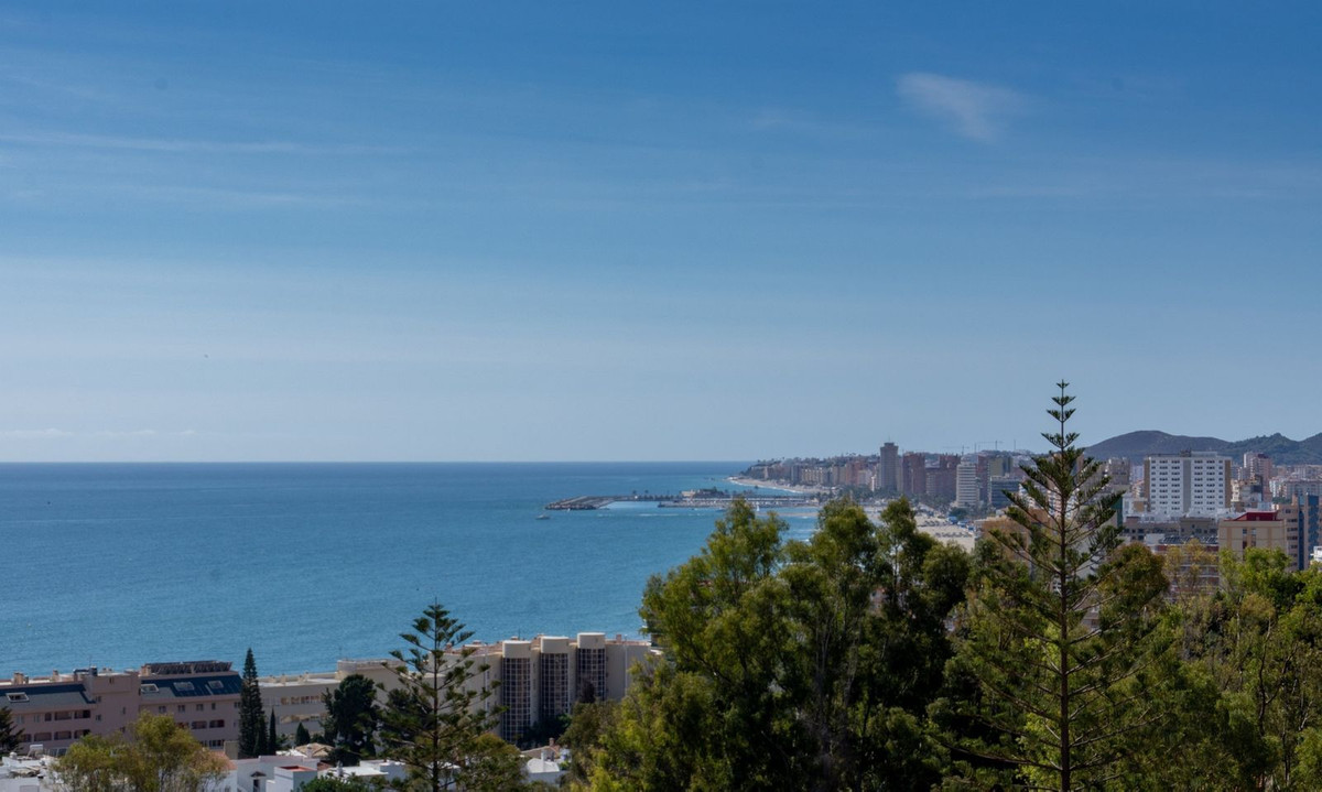 4 Bed Townhouse for sale in Fuengirola Costa Del Sol, Málaga, Spain
