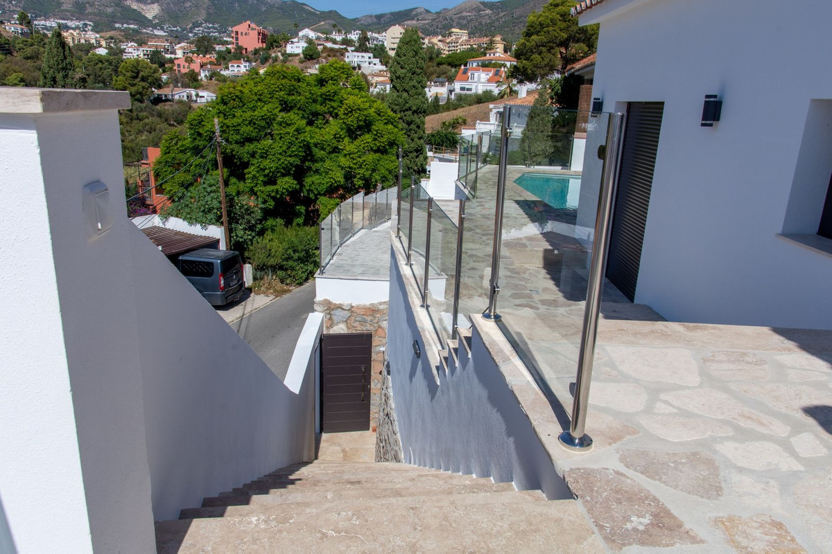 4 Bed Townhouse for sale in Fuengirola Costa Del Sol, Málaga, Spain