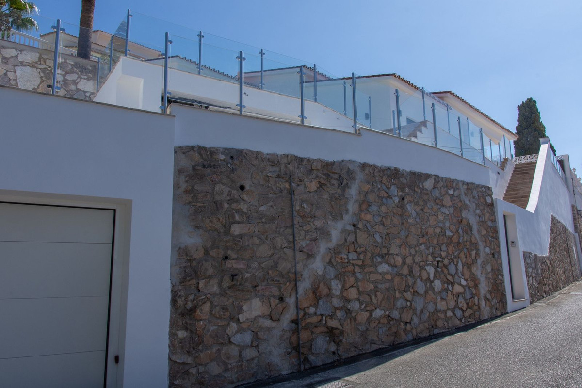 4 Bed Townhouse for sale in Fuengirola Costa Del Sol, Málaga, Spain