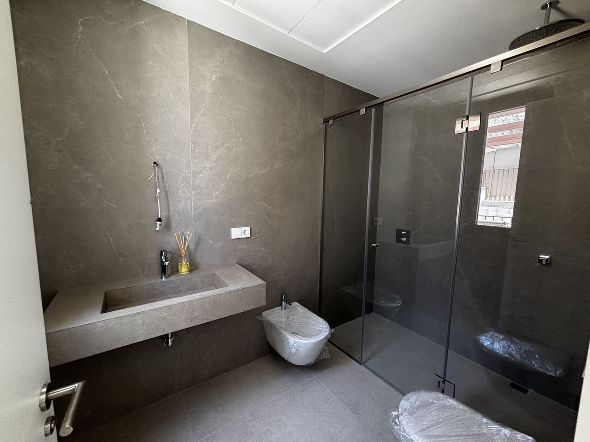 4 Bed Townhouse for sale in Benahavís Costa Del Sol, Málaga, Spain