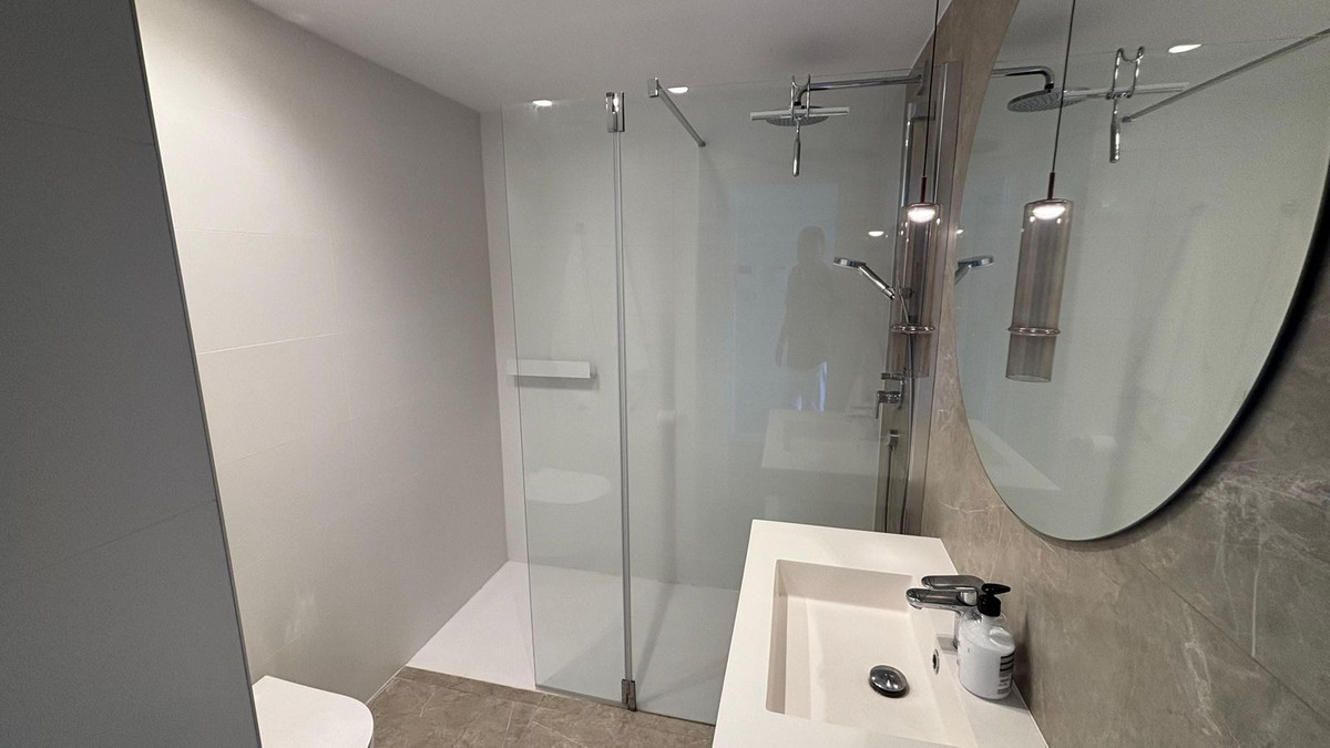 2 Bed Apartment for sale in Estepona Costa Del Sol, Málaga, Spain