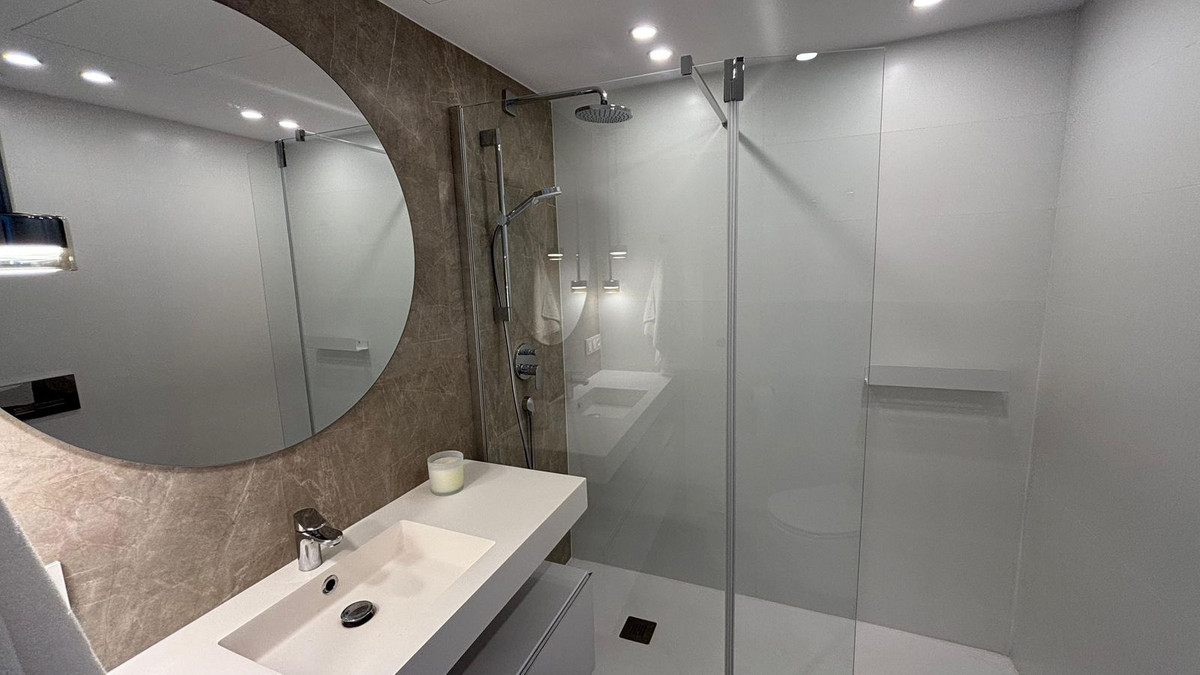 2 Bed Apartment for sale in Estepona Costa Del Sol, Málaga, Spain