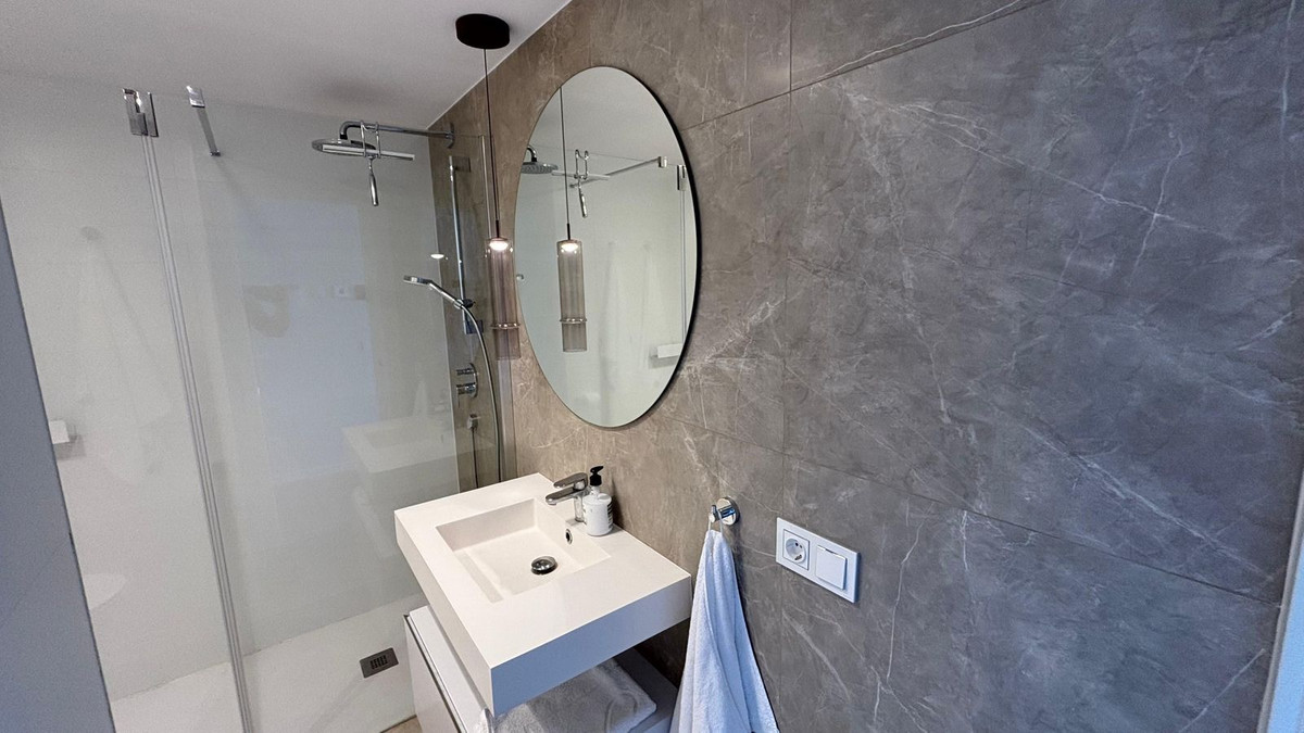 2 Bed Apartment for sale in Estepona Costa Del Sol, Málaga, Spain