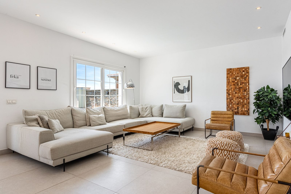 3 Bed Townhouse for sale in Nueva Andalucía Costa Del Sol, Málaga, Spain
