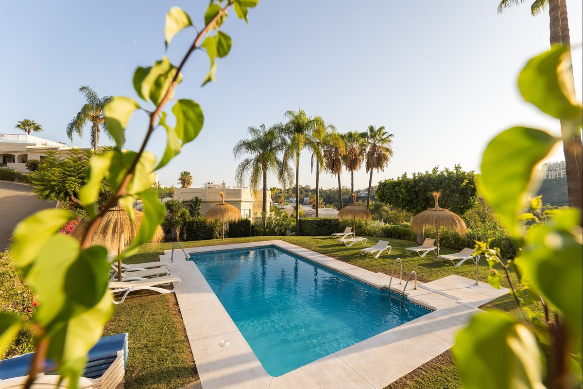 3 Bed Apartment for sale in La Quinta Costa Del Sol, Málaga, Spain
