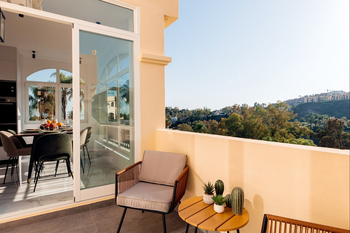 3 Bed Apartment for sale in La Quinta Costa Del Sol, Málaga, Spain