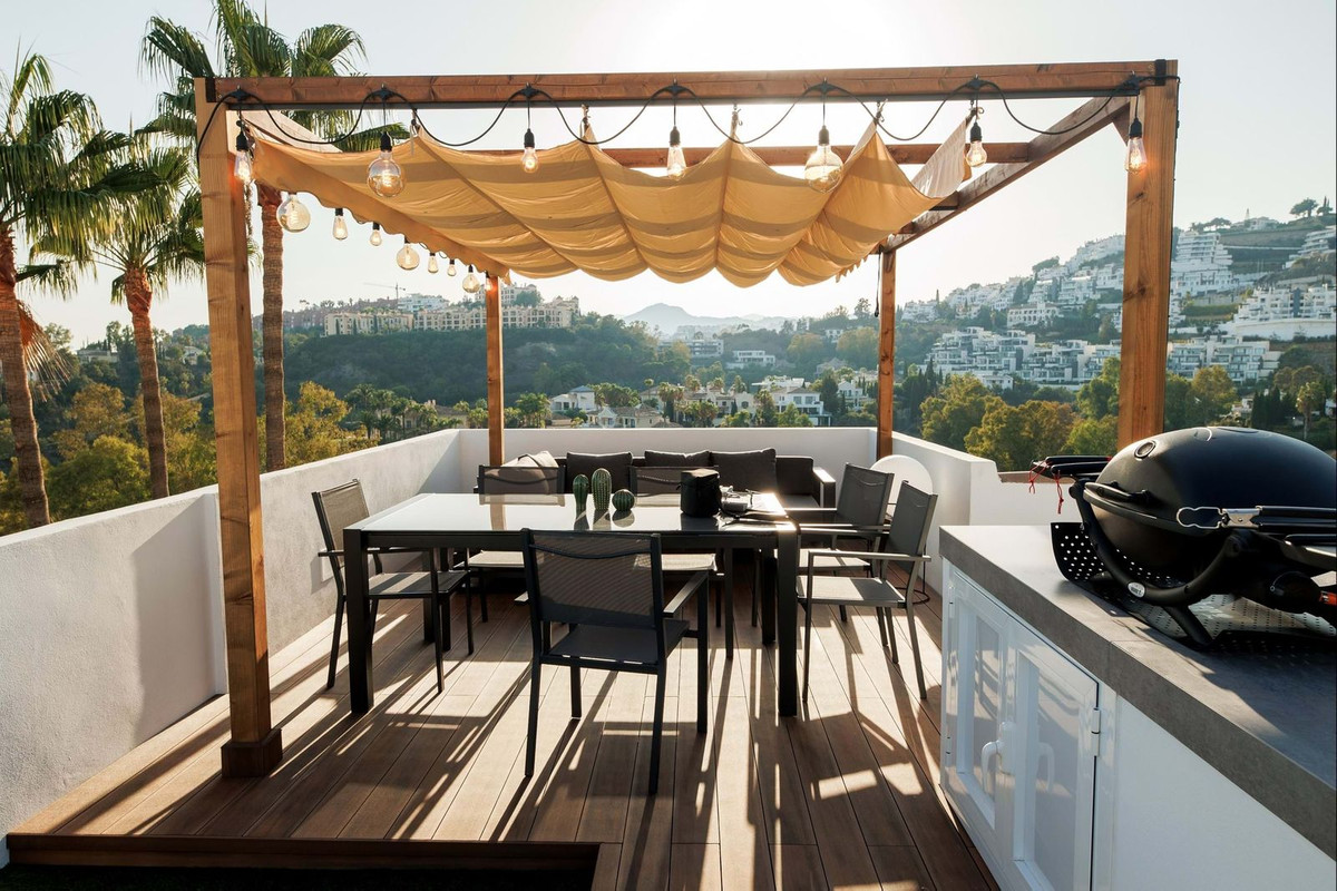 3 Bed Apartment for sale in La Quinta Costa Del Sol, Málaga, Spain