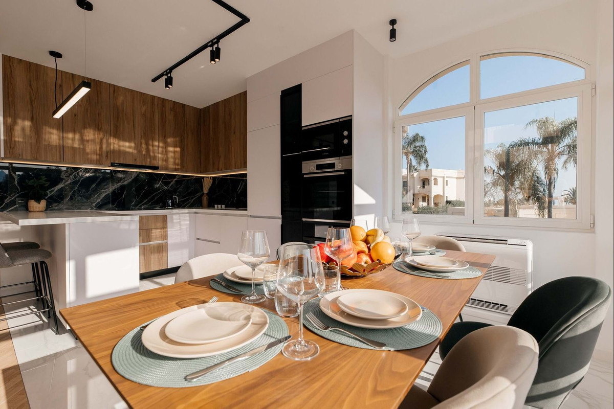 3 Bed Apartment for sale in La Quinta Costa Del Sol, Málaga, Spain