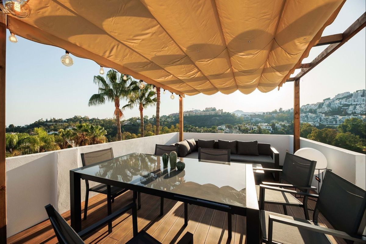 3 Bed Apartment for sale in La Quinta Costa Del Sol, Málaga, Spain