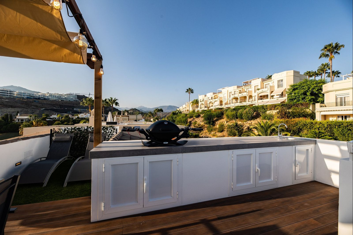 3 Bed Apartment for sale in La Quinta Costa Del Sol, Málaga, Spain