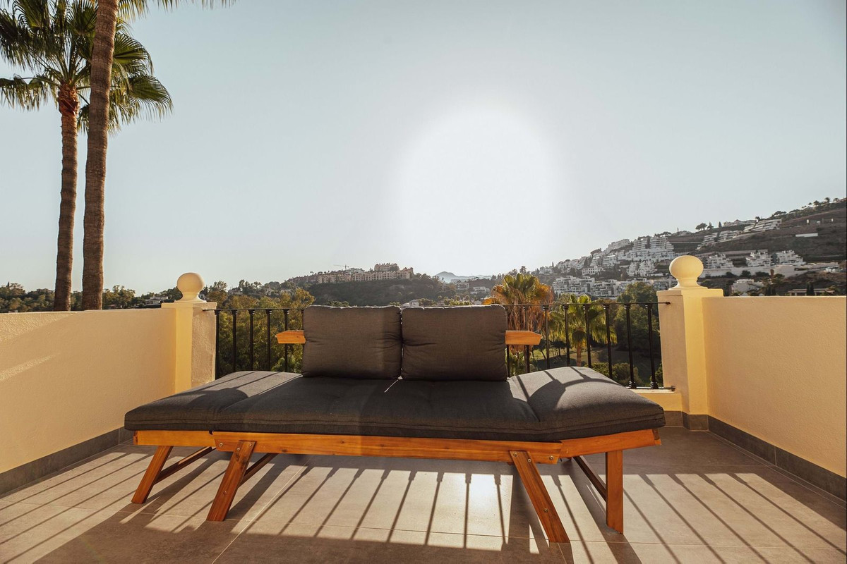 3 Bed Apartment for sale in La Quinta Costa Del Sol, Málaga, Spain