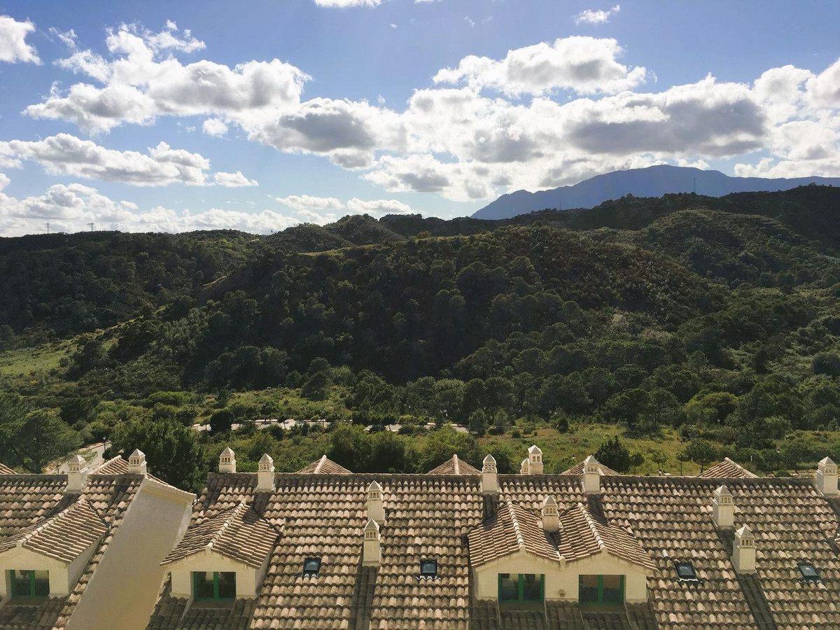 2 Bed Apartment for sale in Selwo Costa Del Sol, Málaga, Spain