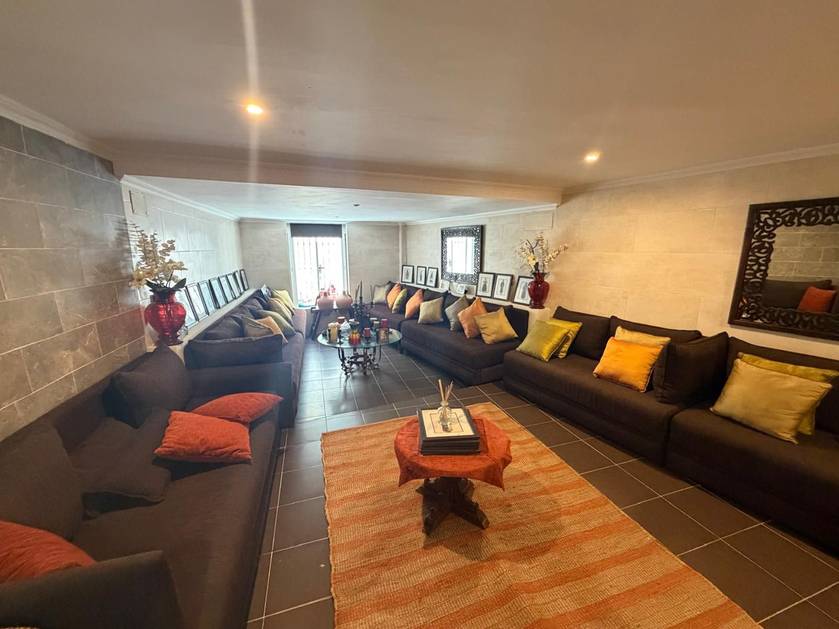 3 Bed Townhouse for sale in Nagüeles Costa Del Sol, Málaga, Spain